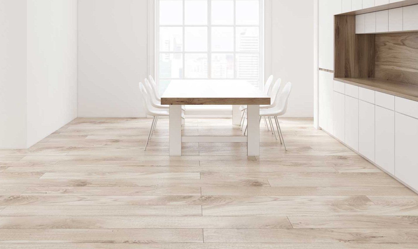 Laminat passt auch zum minimalistischen Stil - so wandelbar Helle offene Küche mit Laminatboden